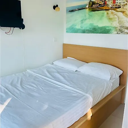 2 Pieces Cosy Et Piscine Dans Un Ecrin De Verdure