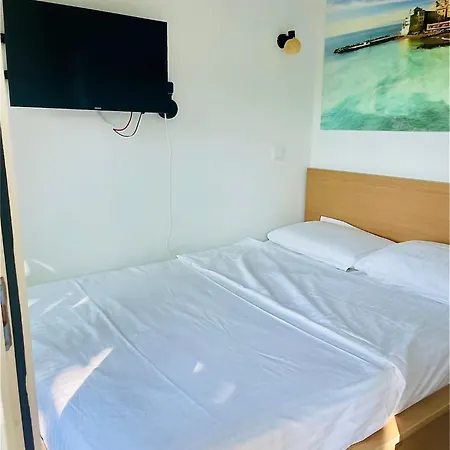 2 Pieces Cosy Et Piscine Dans Un Ecrin De Verdure Mandelieu
